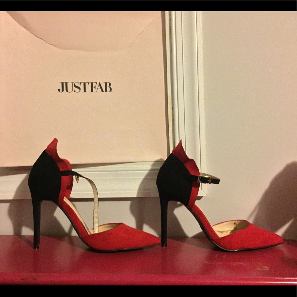 💋Red Ruffled Stilettos 👠 - Picture 5 of 7